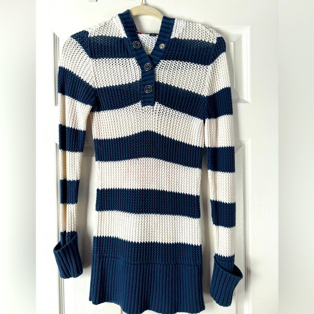 $4 bundled Nautica woman’s small sweater